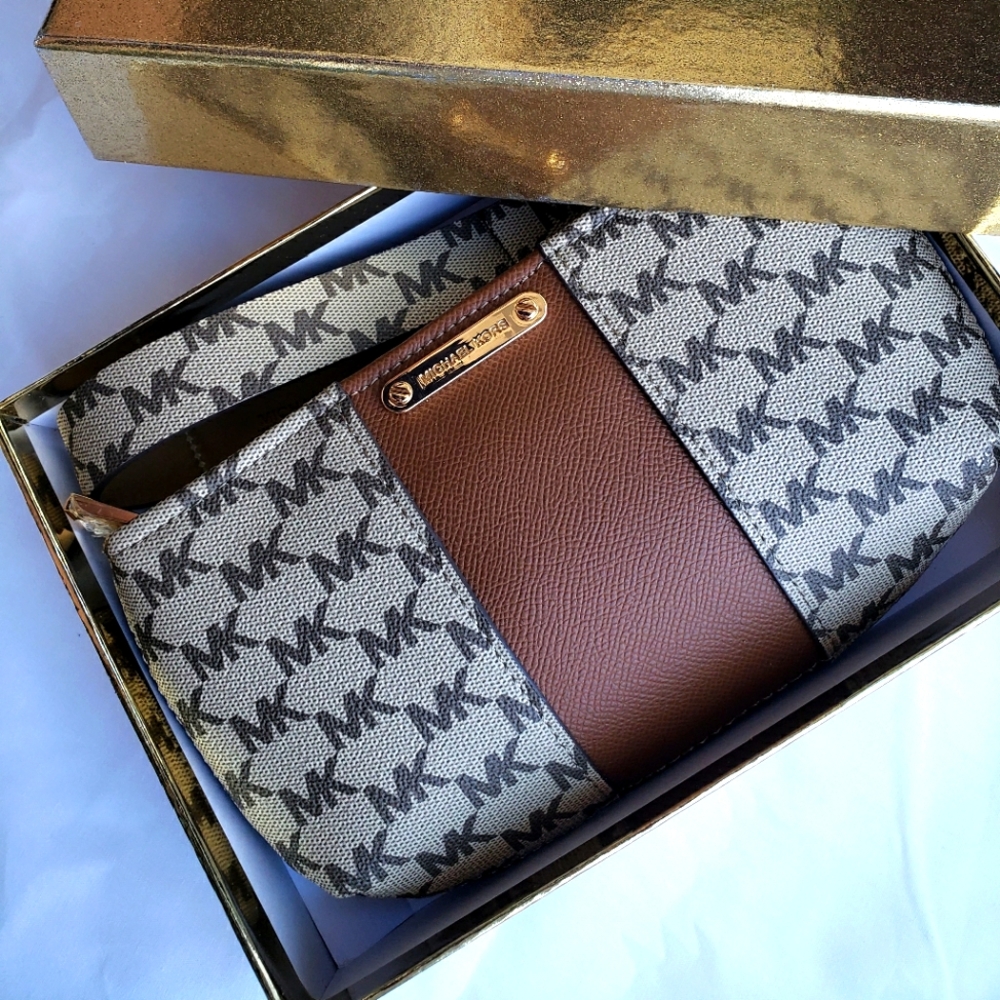 Michael Kors Taupe Everyday Staple Purse 👛